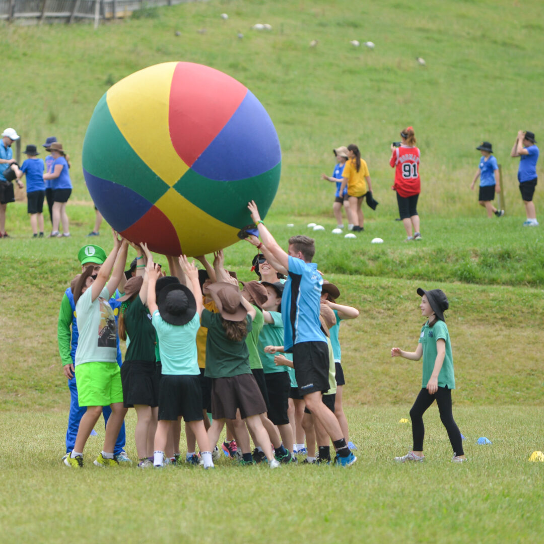 Team Building Games - Earth balls (Keep it up)