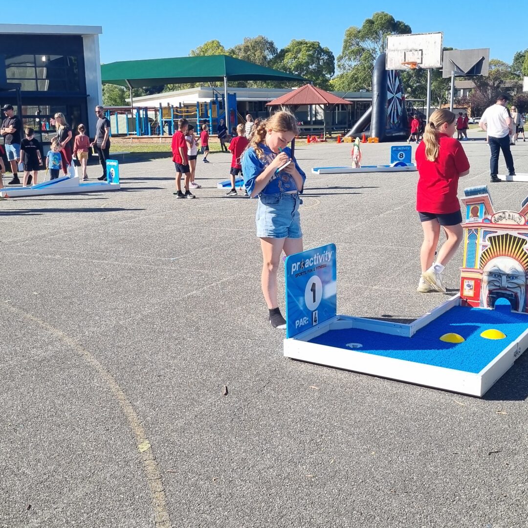 Mini Golf - Lysterfield Primary (2)